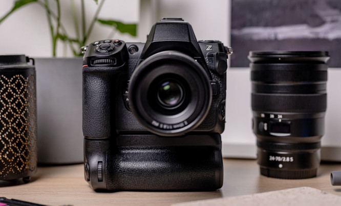 Zamień Nikona Z8 w Nikona Z9 - nowy battery grip Newell MB-N12