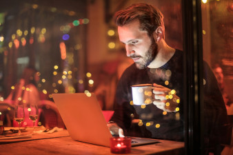 Dowiedz się, jak wyostrzyć zdjęcia i skutecznie zredukować szumy w Lightroomie Classic CC