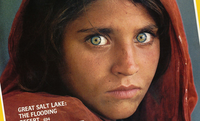 „Afgańska dziewczyna” Steve’a McCurry’ego najdrożej zlicytowanym zdjęciem w Polsce