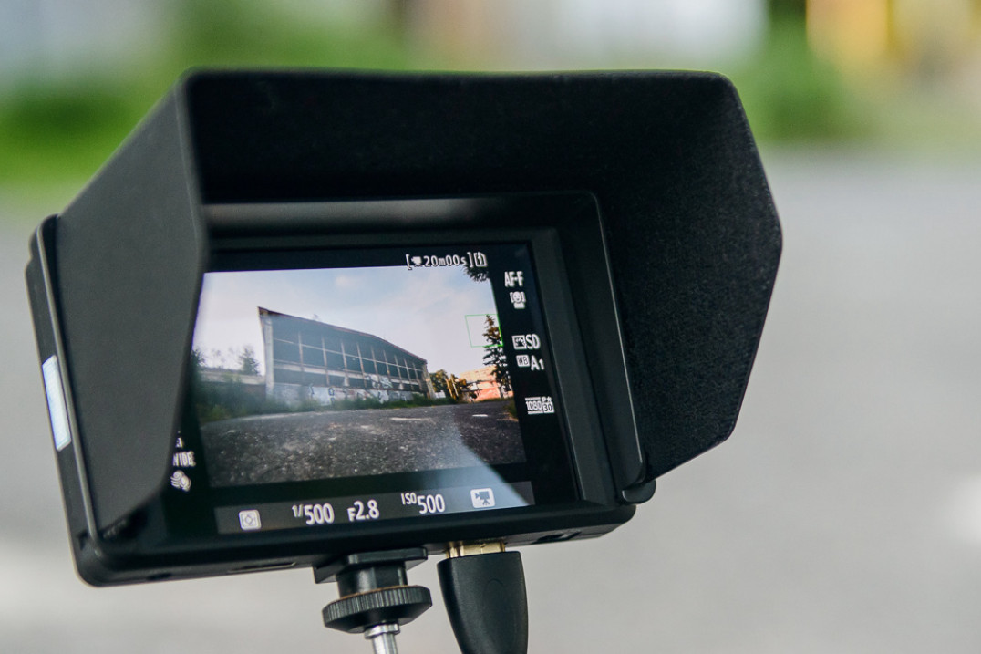 FeiyuTech prezentuje nowości: pilot Hyperlink do gimbali, monitor poglądowy oraz kompaktowy monopod
