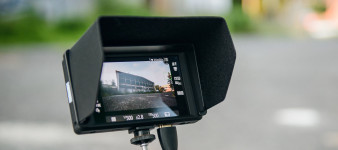 FeiyuTech prezentuje nowości: pilot Hyperlink do gimbali, monitor poglądowy oraz kompaktowy monopod