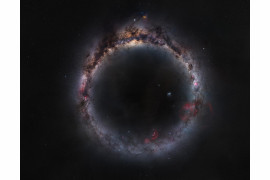 fot. Zhong Wu, "The Milky Ring", 1. miejsce w kat. Galaxies<br></br><br></br>Ambitna kompozycja sferyczna, której ukończenie zajęło dwa lata. Do zebrania danych zdjęciowych wykorzystano stanowiska z półkuli północnej w Chinach i stanowiska z półkuli południowej w Nowej Zelandii.