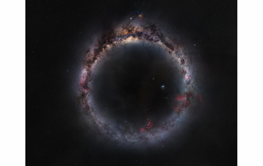 fot. Zhong Wu, The Milky Ring, 1. miejsce w kat. GalaxiesAmbitna kompozycja sferyczna, której ukończenie zajęło dwa lata. Do zebrania danych zdjęciowych wykorzystano stanowiska z półkuli północnej w Chinach i stanowiska z półkuli południowej w Nowej Zelandii.