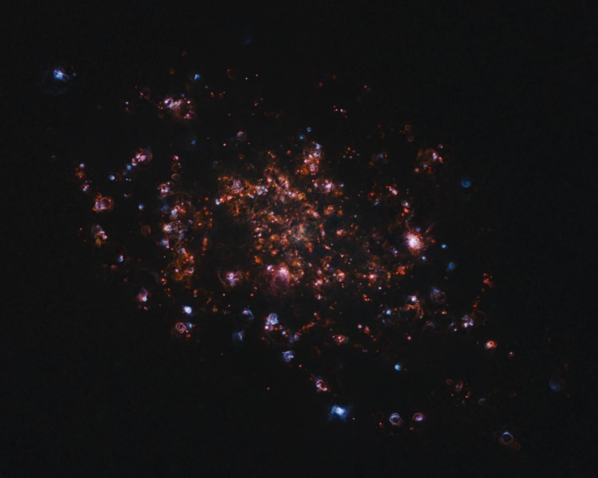 fot. Russel Croman, "The Nebulae of the Triangulum", 2. miejsce w kat. Galaxies<br></br><br></br>- W idealnych warunkach możliwe jest zobaczenie tej galaktyki gołym okiem, mimo że znajduje się ona w odległości ponad dwóch i pół miliona lat świetlnych – mówi Russell. - Większość zdjęć koncentruje się na jaskrawości i jasności miliardów gwiazd znajdujących się w ich wnętrzu. Tutaj mamy coś innego, co podkreśla delikatną mgławicę galaktyki. Planety formujące się wokół nowych gwiazd w tych gwiezdnych żłobkach mogą pewnego dnia tętnić własnym życiem.