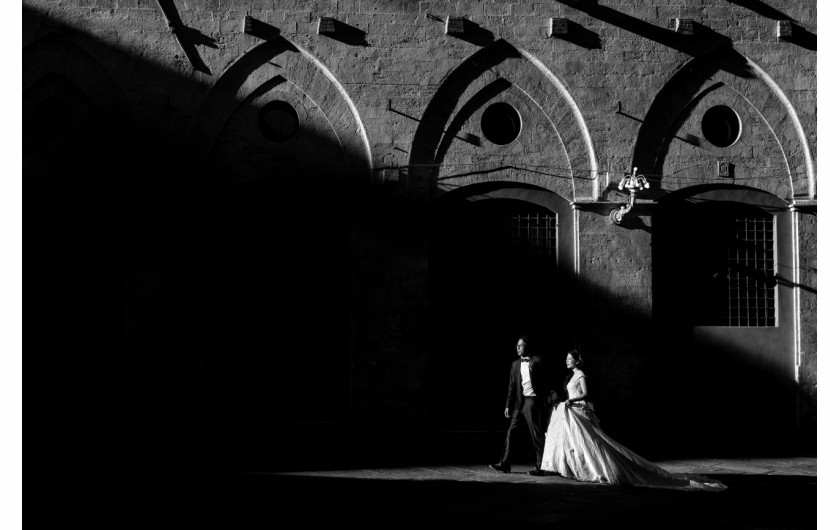 fot. Fabio Mirulla, Light and Shadow, 2. miejsce w kat. Wedding / Siena Creative Photo Awards 2021