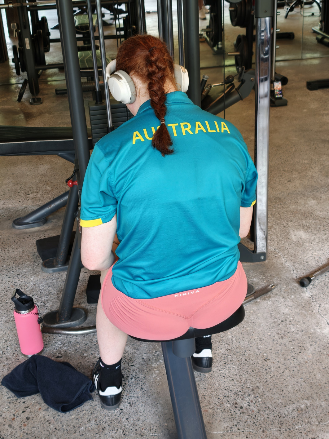 1/105 s, f/1.5, ISO 400, 23 mm