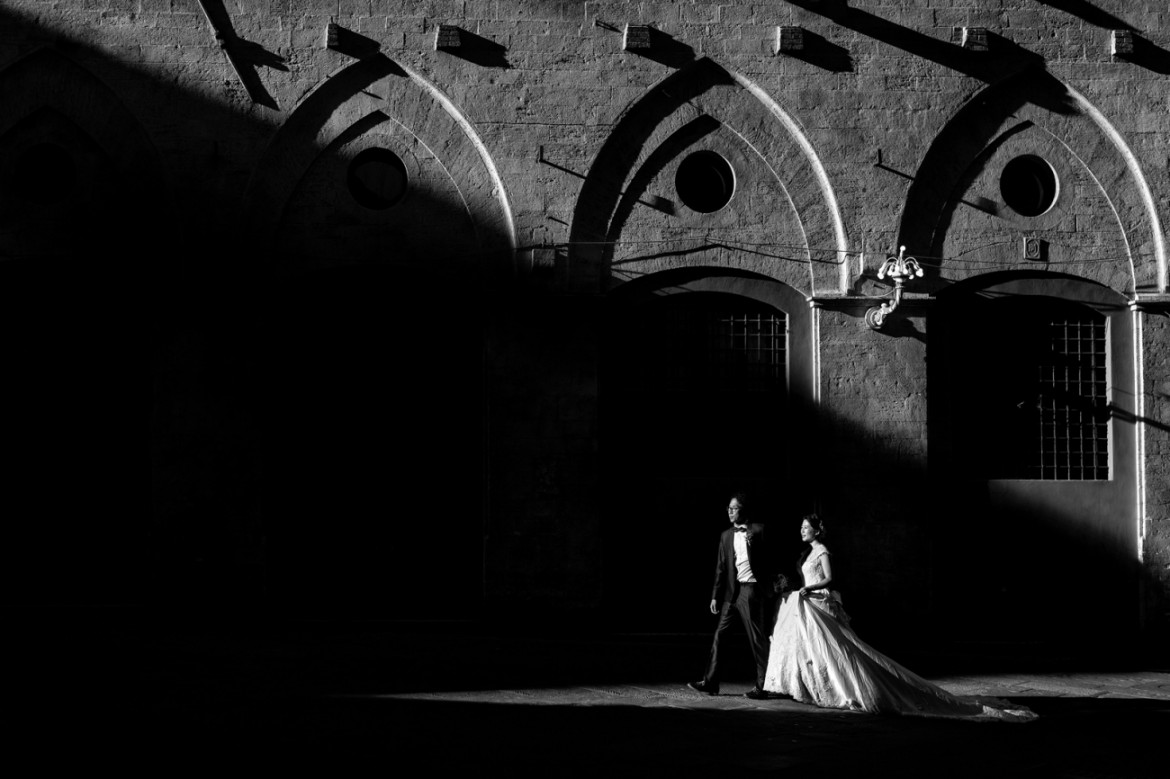fot. Fabio Mirulla, "Light and Shadow", 2. miejsce w kat. Wedding / Siena Creative Photo Awards 2021