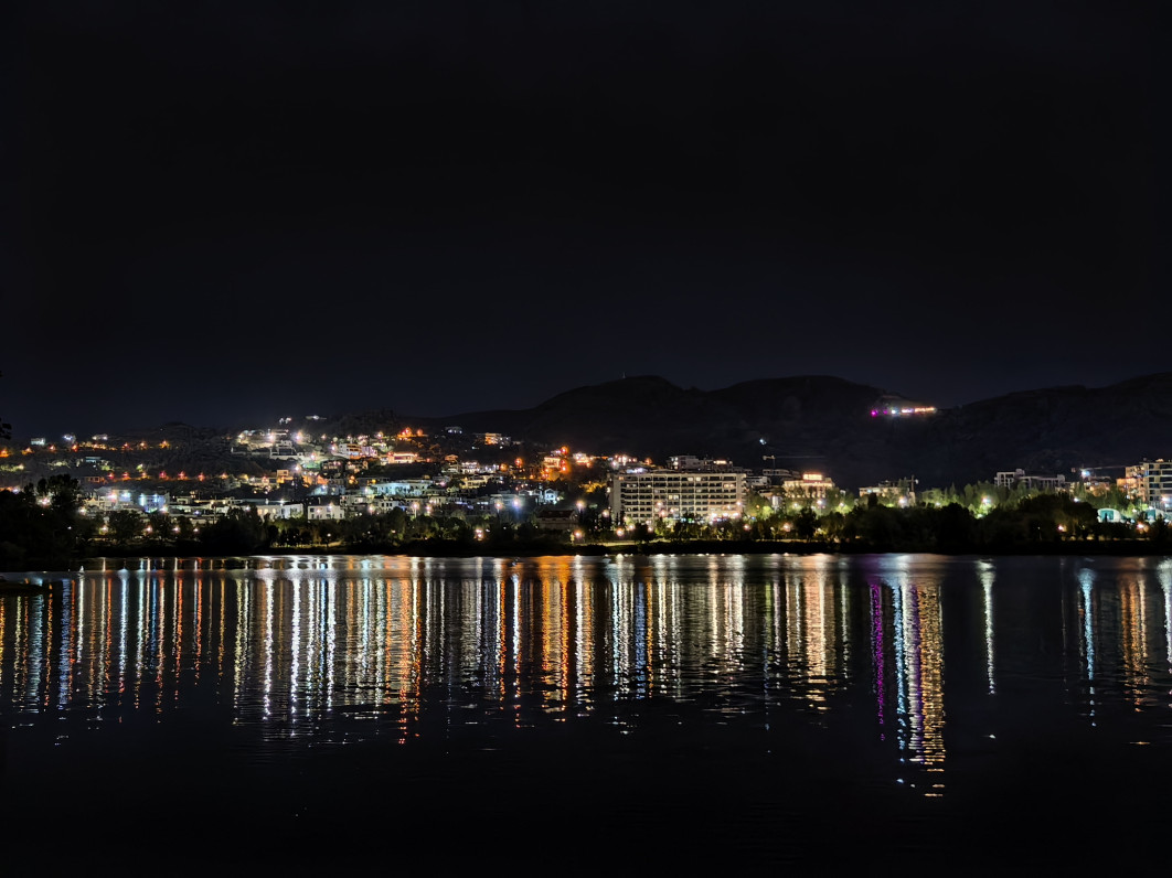 1/8 s, f/1.4, ISO 800, moduł główny