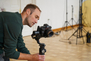Jak ustawić aparat do filmowania - poradnik na bardzo dobry początek