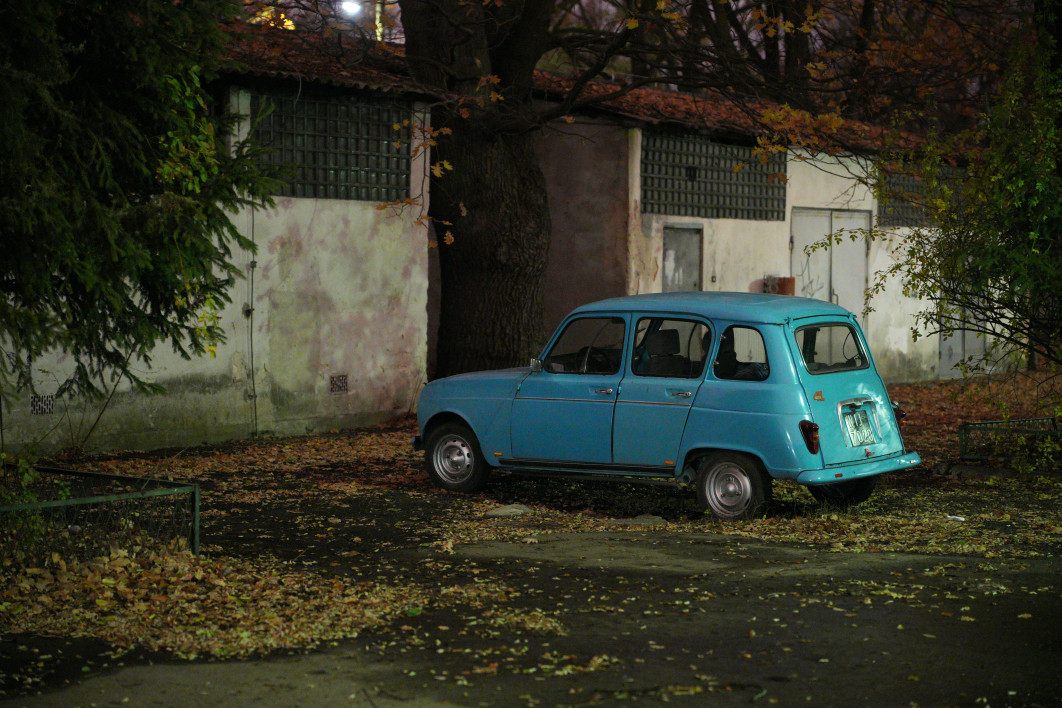 1/6 s, f/2, ISO 12800, 70.0 mm
