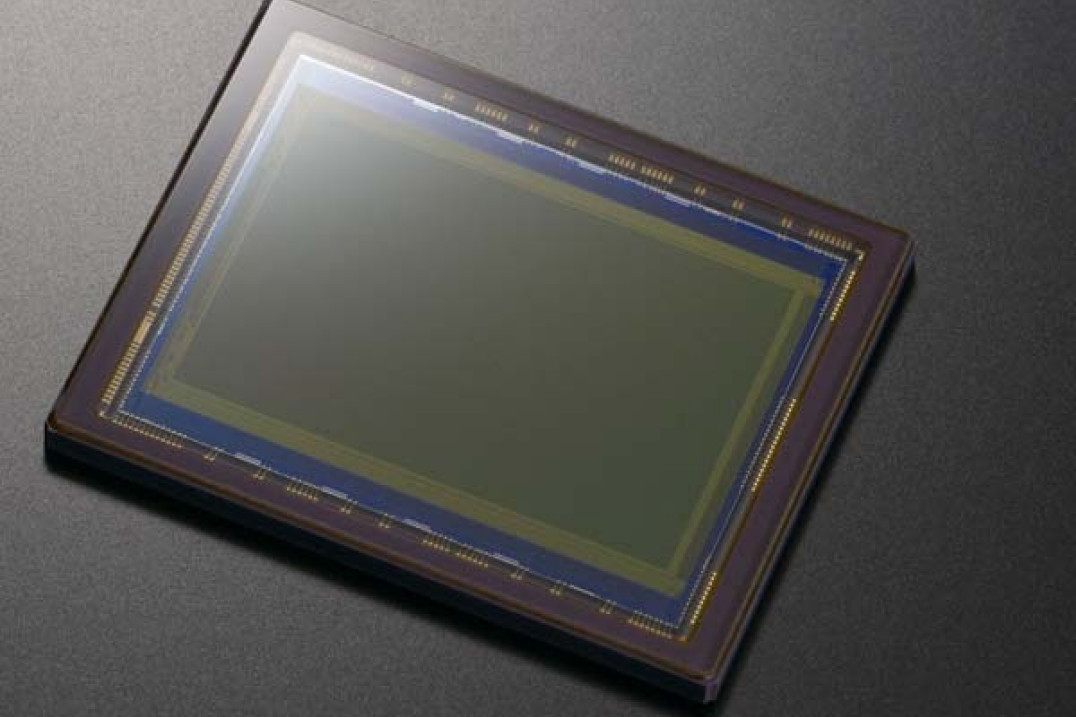 Sony CMOS Exmor - stabilizacja pełnoklatkowej matrycy w A900