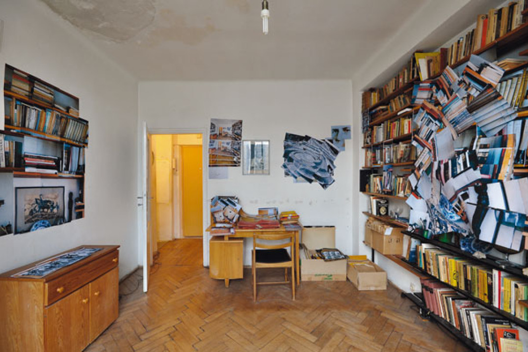 "Zdjęcie, które rośnie" - instalacja Nicolasa Grospierre'a w mieszkaniu Tadeusza Sumińskiego