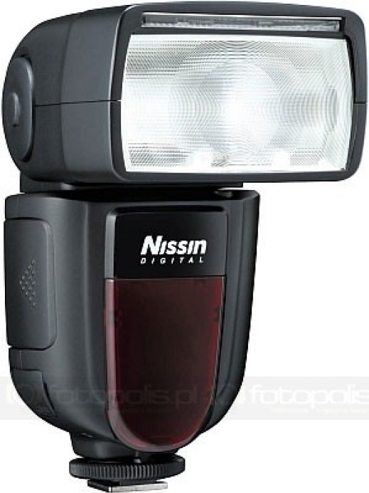 Nissin Di700 i PS 8 - nowy flesz i power pack