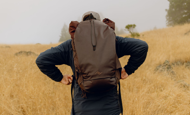 Jeden, aby rządzić wszystkimi? Plecaki Peak Design Outdoor w praktyce