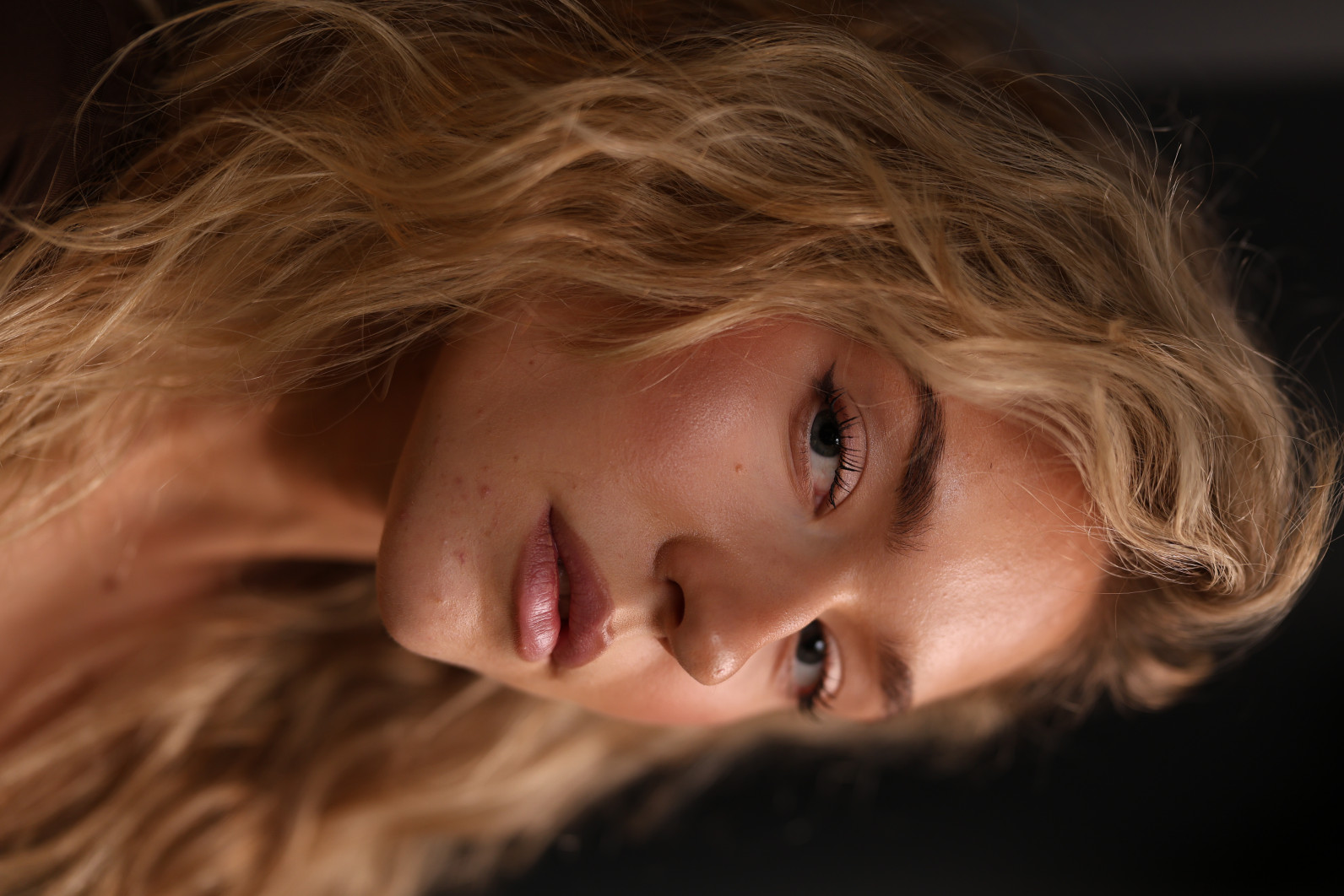 1/125 s, f/1.8, ISO 400, 85.0 mm