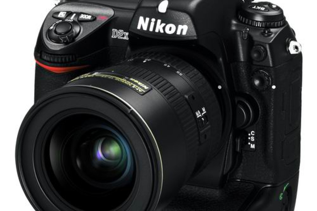 Nikon D2X - dwa w jednym