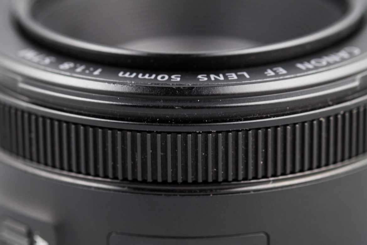 Canon EF 50 mm f/1,8 STM - pierścień ustawiania ostrości