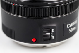 Canon EF 50 mm f/1,8 STM - przełącznik AF/M
