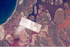 fot. nasa.gov | Salt Ponds, Australia